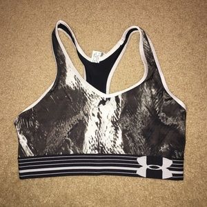Lightly lined sports bra